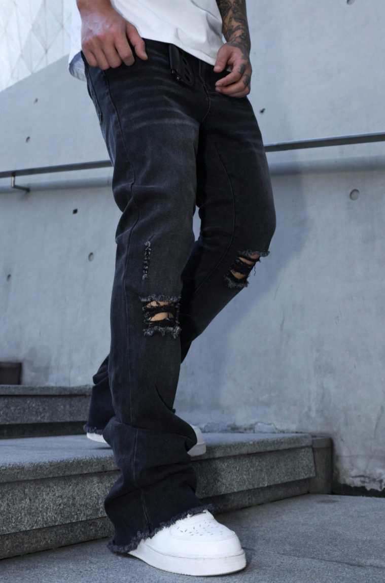 Quần Jeans Bootcut Đen Rách Gối