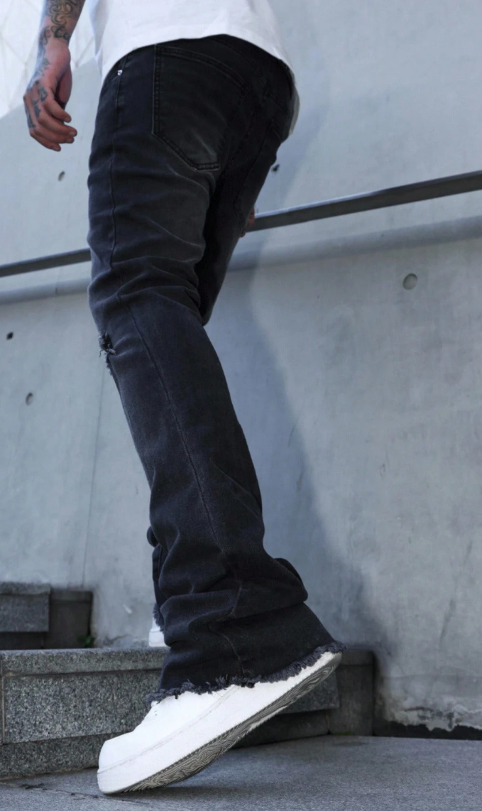 Quần Jeans Bootcut Đen Rách Gối