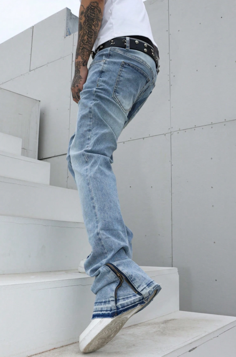 Quần Jeans Bootcut Xanh Nhạt Khóa Gấu